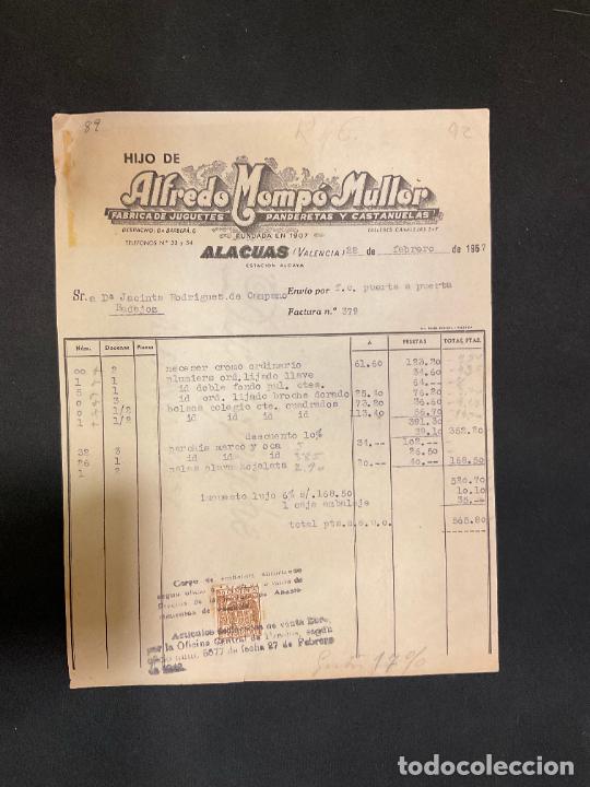Brinquedos antigos: FACTURA DE JUGUETES. HIJO DE ALFREDO MOMPO. ALACUAS. VALENCIA. 1957. TAMBORES PANDERETAS CASTA&Ntilde;UELAS