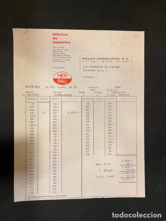 Brinquedos antigos: FACTURA DE JUGUETES. PALAU HERMANOS. IBI. ALICANTE. HER PAL. 1975