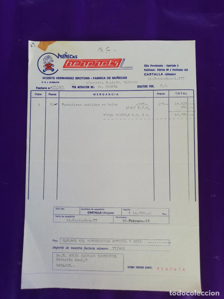 Giocattoli antichi: FACTURA DE JUGUETES. HERPRATS. FABRICA DE MU&Ntilde;ECAS. V. HERNANDEZ BROTONS. CASTALLA, ALICANTE, 1977.