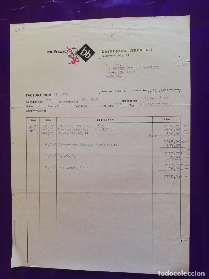 Giocattoli antichi: FACTURA DE JUGUETES. MU&Ntilde;ECAS BB. BEREBGUER HNOS. S.A. ONIL, ALICANTE, 1971.