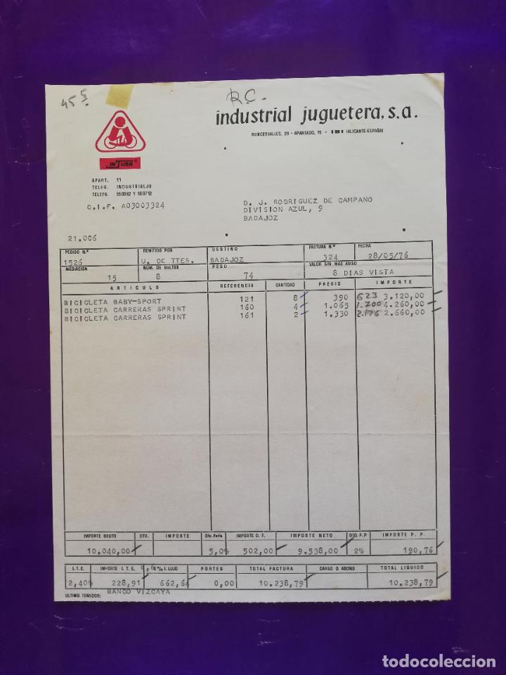 Brinquedos antigos: FACTURA DE JUGUETES. INJUSA. INDUSTRIAL JUGUETERA, S.A. IBI, ALICANTE, 1976.