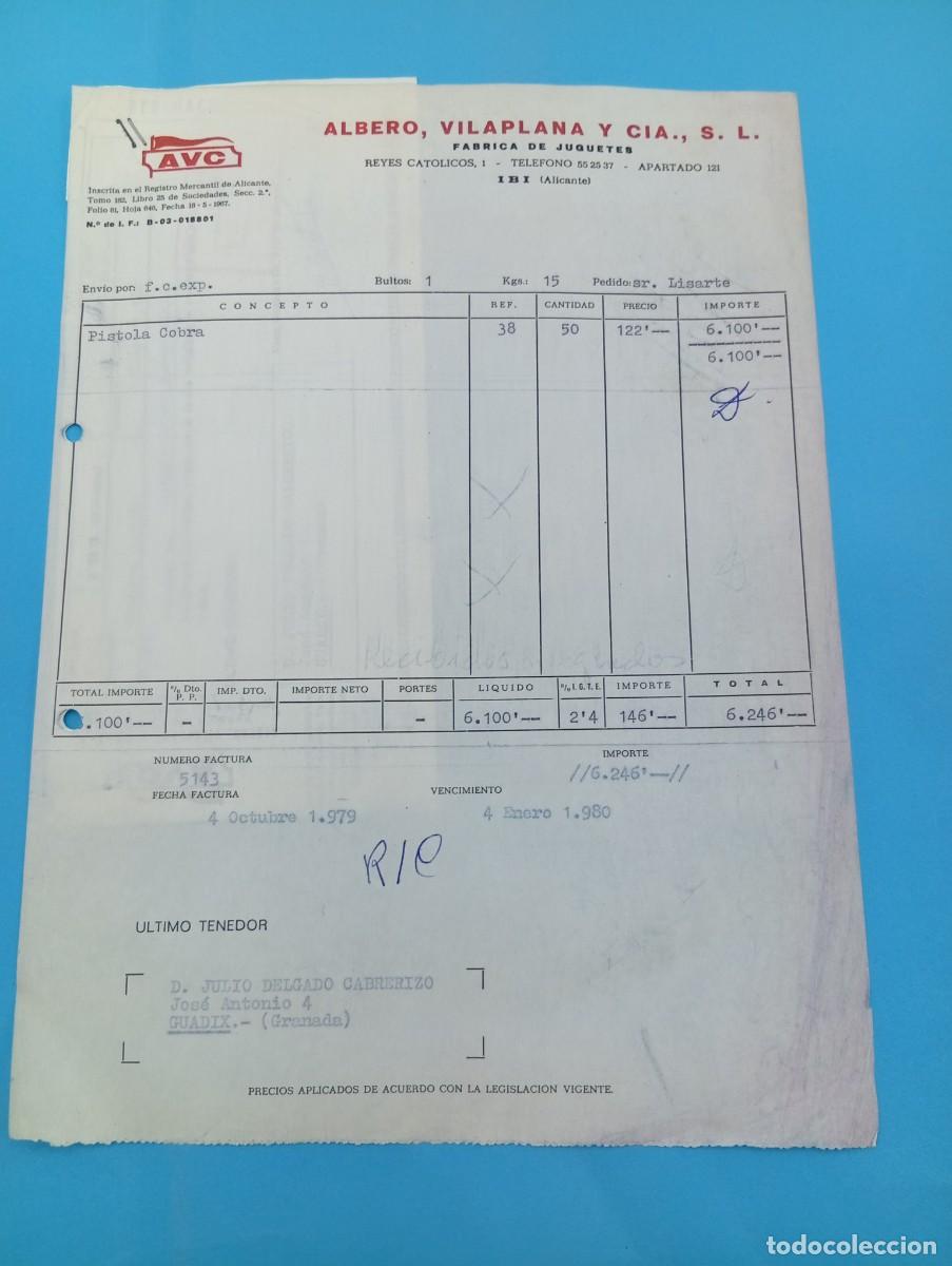 Antikes Spielzeug: FACTURA Y LETRA DE CAMBIO DE JUGUETES. AVC. ALBERO, VILAPLANA Y CIA. IBI, ALICANTE, 1980.