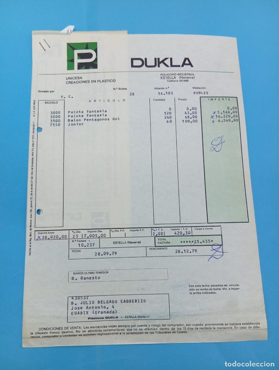 Juguetes antiguos: FACTURA Y LETRA DE CAMBIO DE JUGUETES. DUKLA. CREACIONES EN PLASTICO. ESTELA, NAVARRA, 1979.