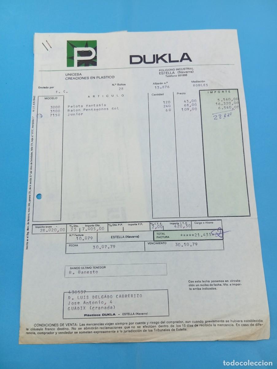 Juguetes antiguos: FACTURA Y LETRA DE CAMBIO DE JUGUETES. DUKLA. CREACIONES EN PLASTICO. ESTELA, NAVARRA, 1979.