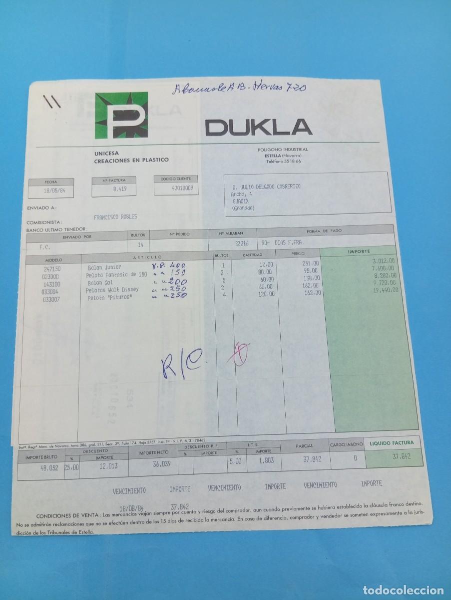 Juguetes antiguos: FACTURA Y LETRA DE CAMBIO DE JUGUETES. DUKLA. CREACIONES EN PLASTICO. ESTELA, NAVARRA, 1984.