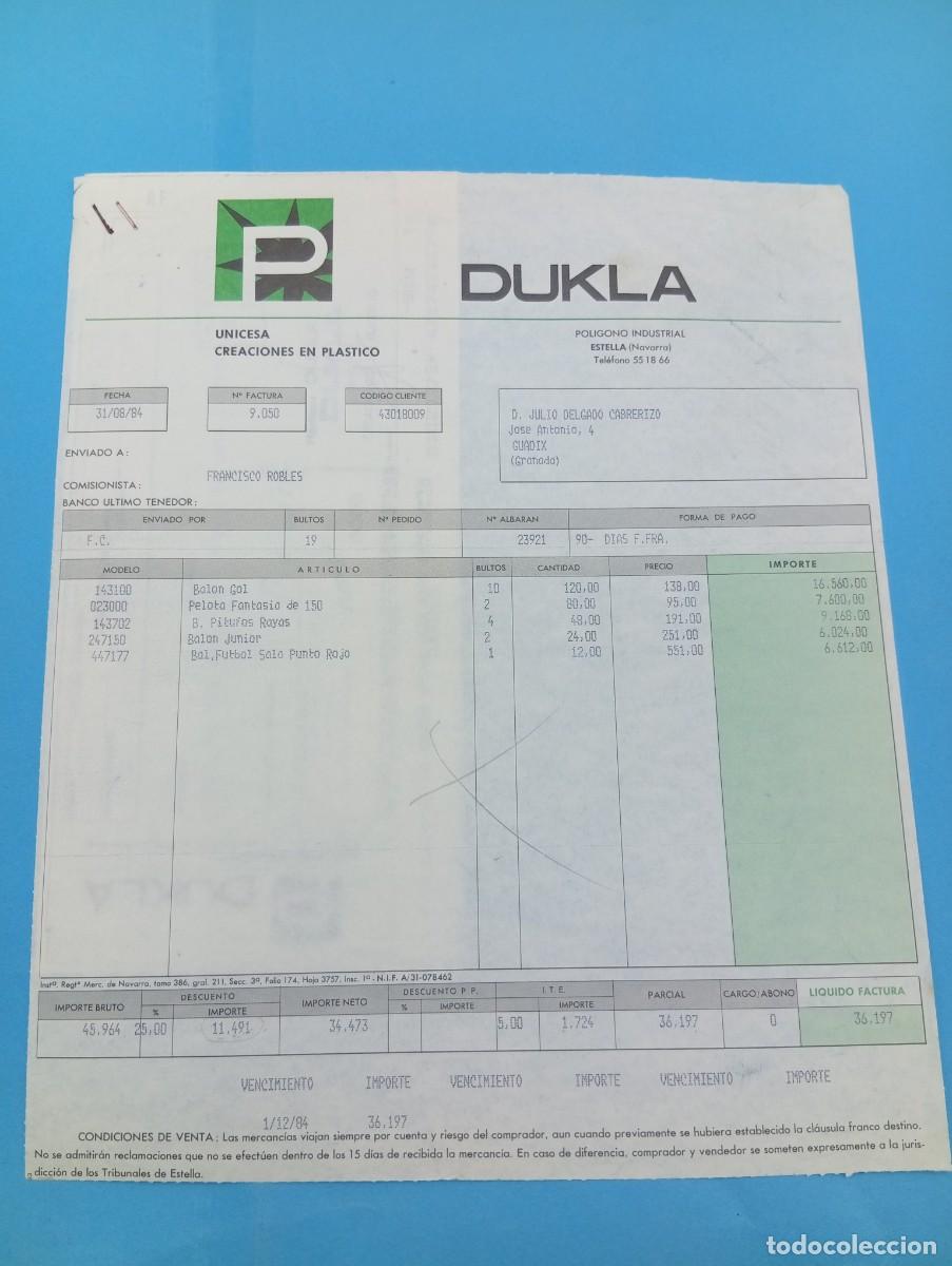 Juguetes antiguos: FACTURA Y LETRA DE CAMBIO DE JUGUETES. DUKLA. CREACIONES EN PLASTICO. ESTELA, NAVARRA, 1984.