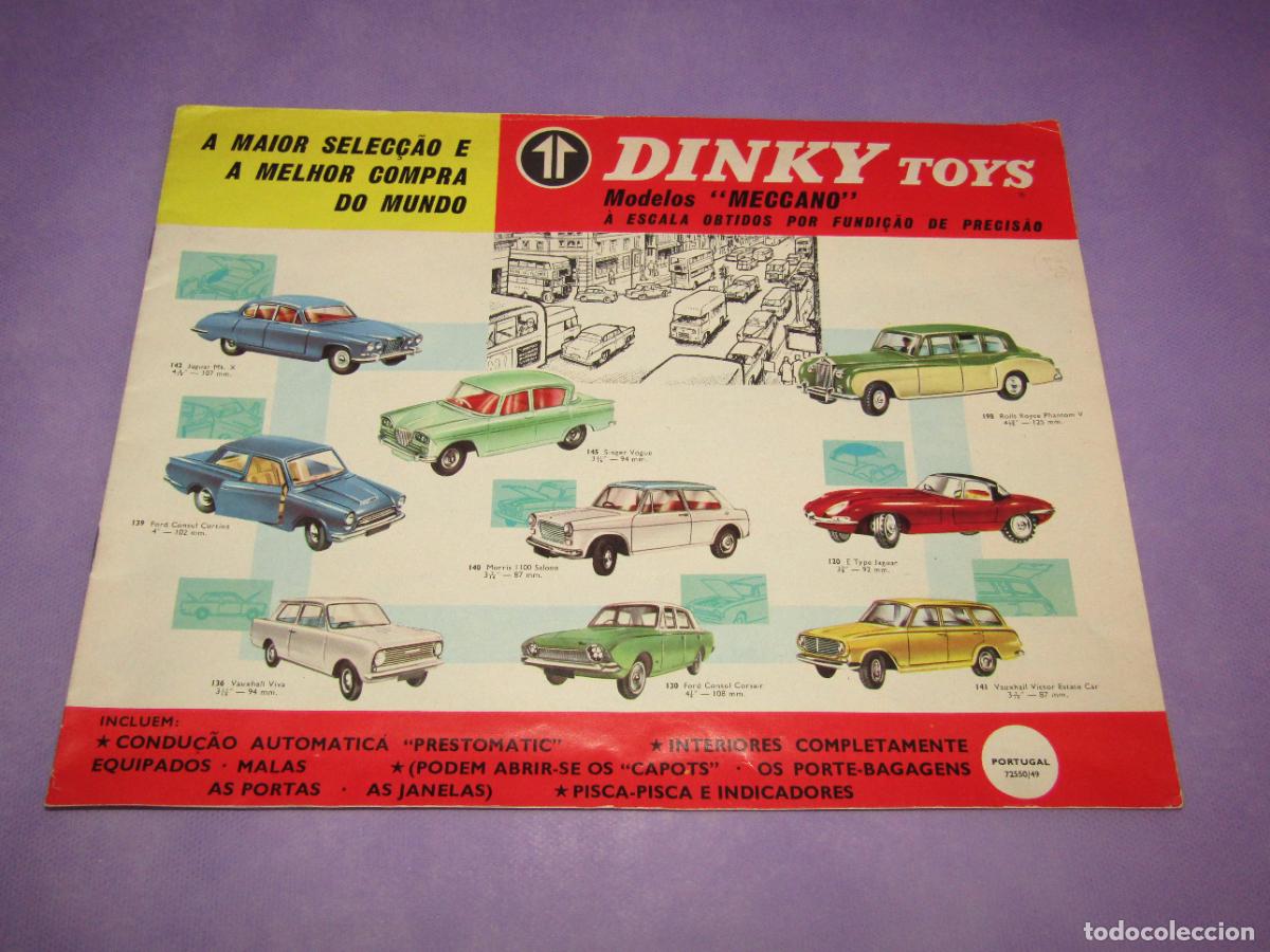 Juguetes antiguos: Antiguo Cat&aacute;logo de Gran Formato de Veh&iacute;culos DINKY TOYS en Portugu&eacute;s