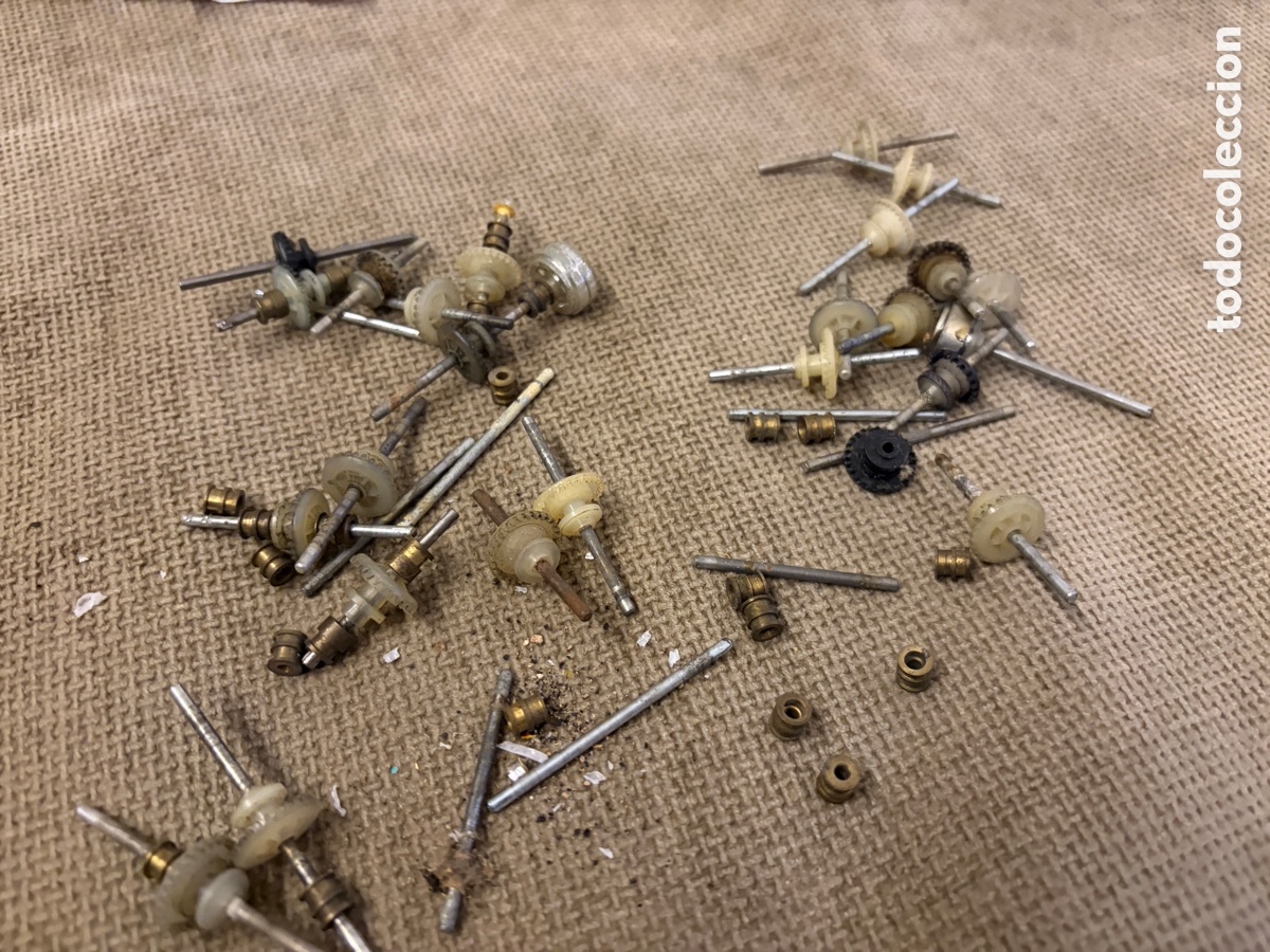 Juguetes antiguos Exin: 3/ lote cojines de lat&oacute;n y ejes delanteros y traseros