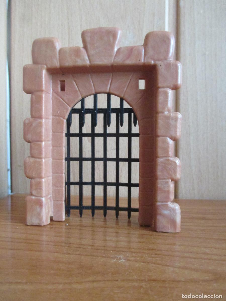 Juguetes antiguos Exin: EXIN CASTILLOS A&Ntilde;OS 70 : 1 PUERTA CON REJA ( EXIN CASTILLOS )