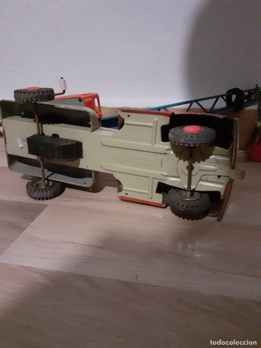 Juguetes antiguos Goz&aacute;n: Camion grua de la marca Gama - Foto 3