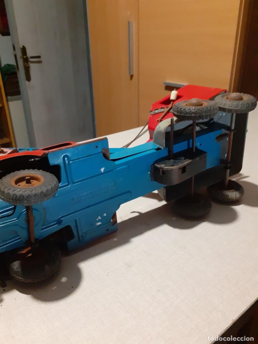 Juguetes antiguos Goz&aacute;n: Camion grua de la marca Gama - Foto 3