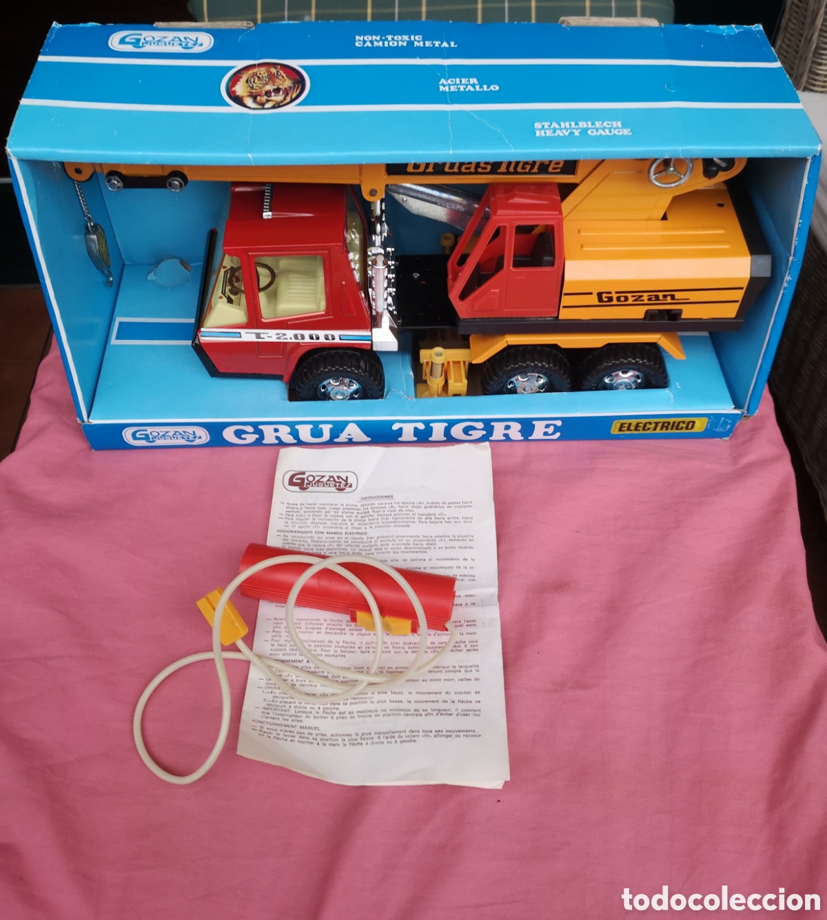 Juguetes antiguos Goz&aacute;n: Gozan. Cami&oacute;n GR&Uacute;A TIGRE.Ref 3004. El&eacute;ctrico Y MANUAL. SIN USAR. LA GR&Uacute;A FUNCIONA BIEN. MANDO MAL.