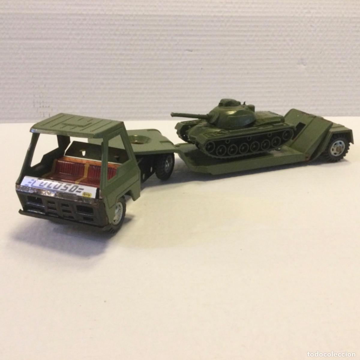 Juguetes antiguos Goz&aacute;n: Cami&oacute;n Coloso del ejercito con carro de combate. 40 cms. Gozan A&ntilde;os 70