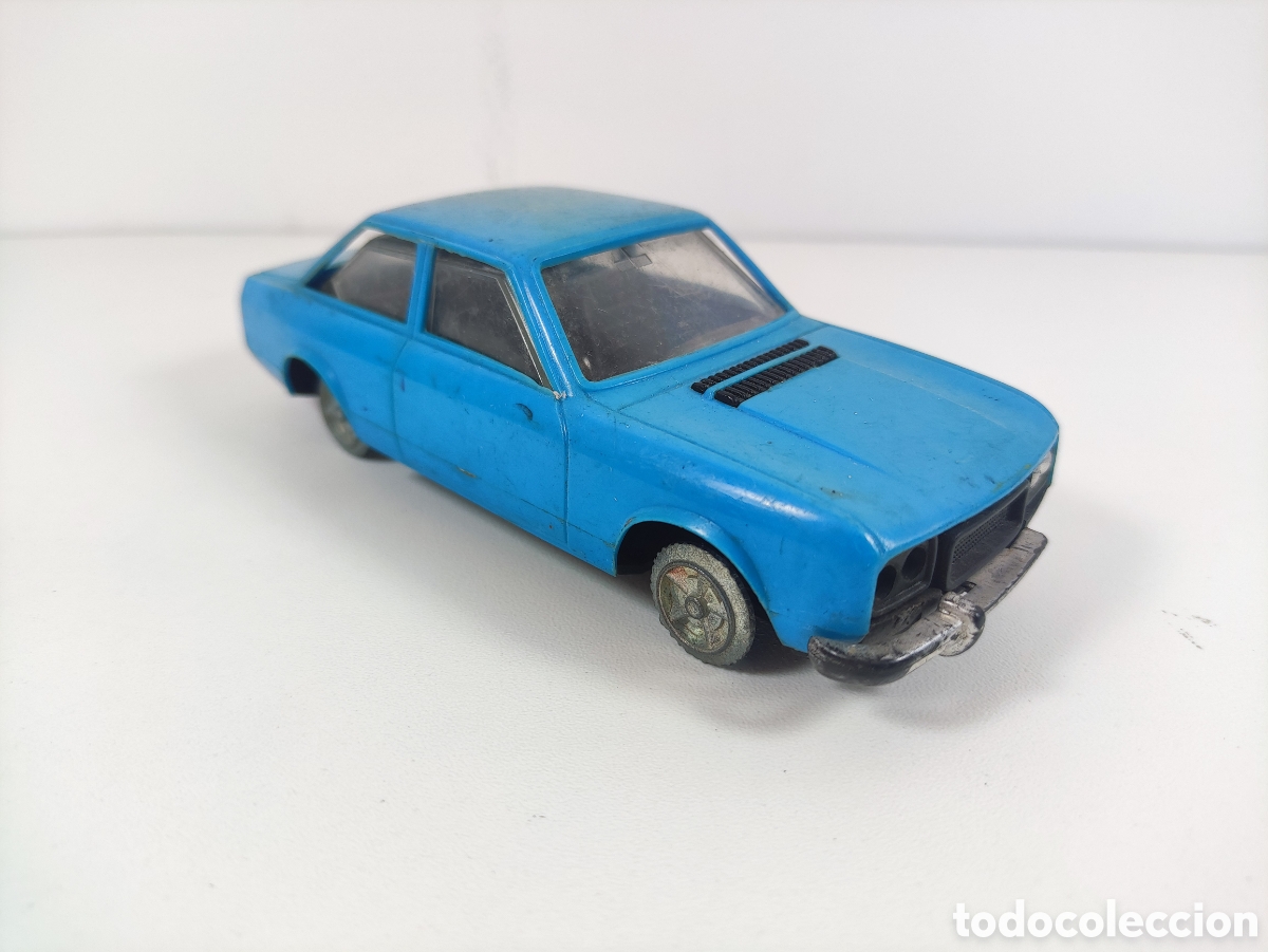 Juguetes antiguos Goz&aacute;n: SEAT 124 Sport 1800 de Gozan