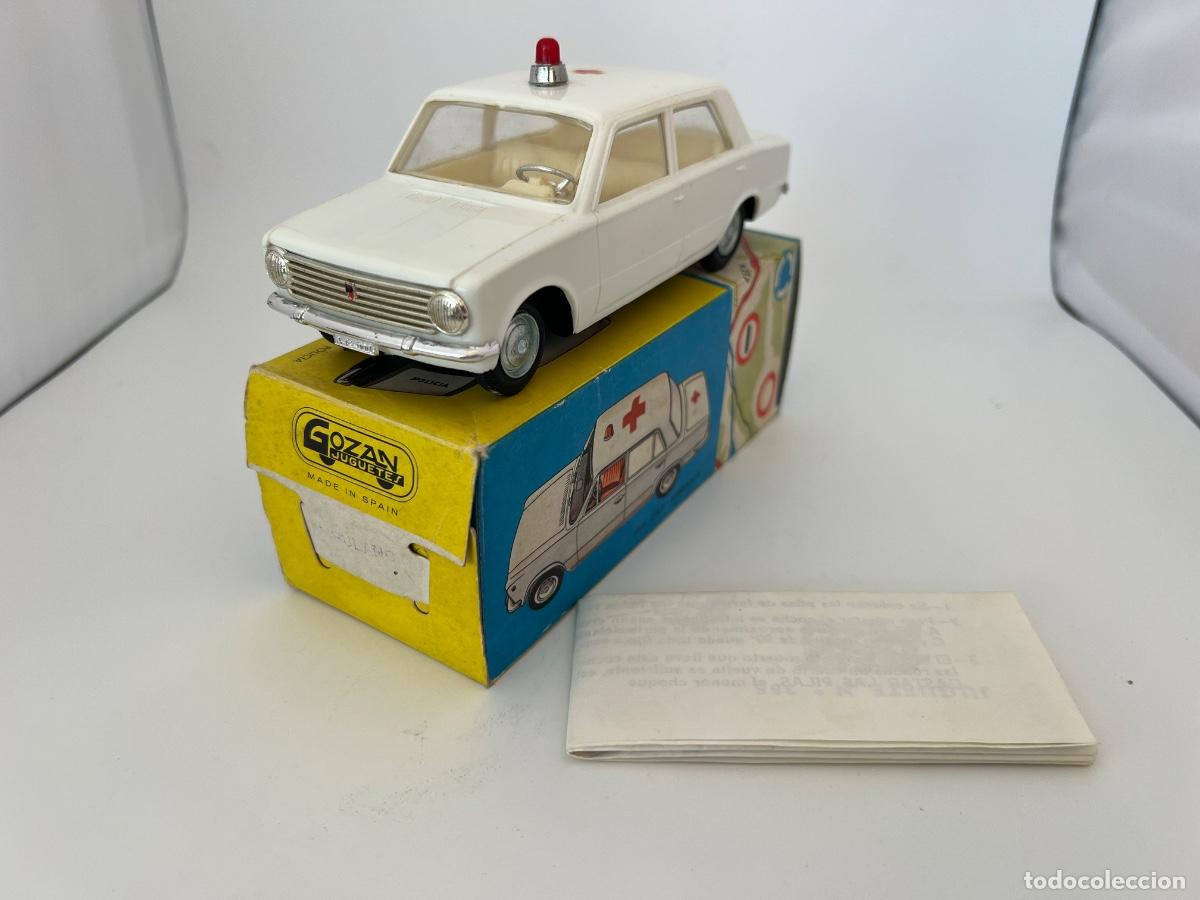 Gozan Old Toys: SEAT 124 GOZAN VERSION AMBULANCIA CON CAJA TIPO RICO