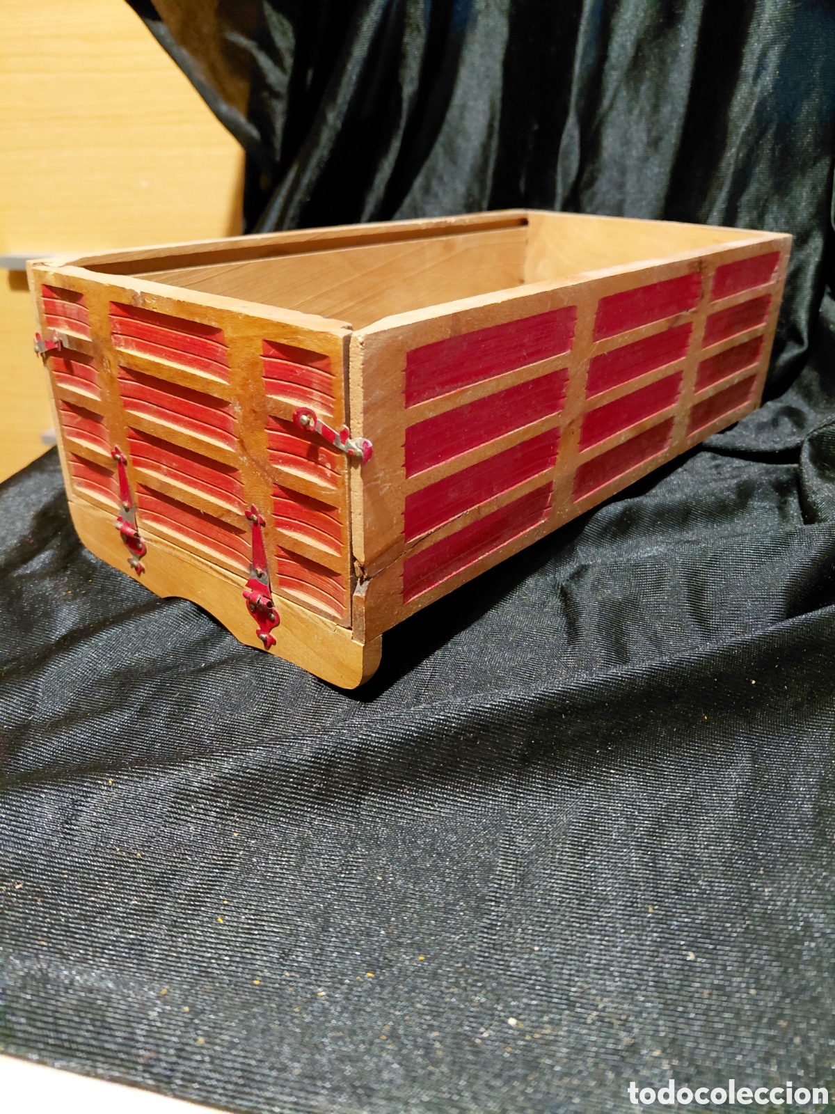 Juguetes antiguos Goz&aacute;n: Caja de madera para camion Gozan 30x15x8 cm