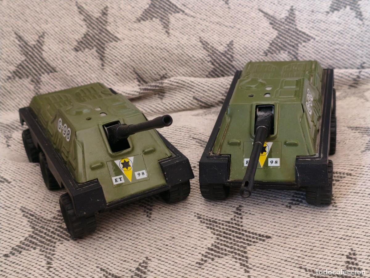 Juguetes antiguos Goz&aacute;n: Dos tanquetas de juguete. Fabricadas en Espa&ntilde;a por Gozan. Mod. G-98.