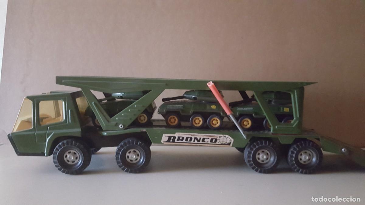 Juguetes antiguos Goz&aacute;n: Cami&oacute;n/tr&aacute;iler/remolque militar Bronco. De Goz&aacute;n. Con sus 3 tanques fuerzas acorazadas. Vintage