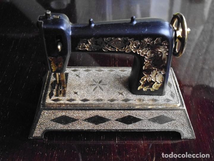 Juguetes antiguos Joal: MAQUINA DE COSER DE JOAL - Foto 3