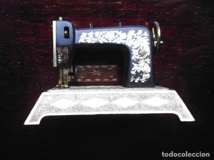 Juguetes antiguos Joal: MAQUINA DE COSER DE JOAL - Foto 4