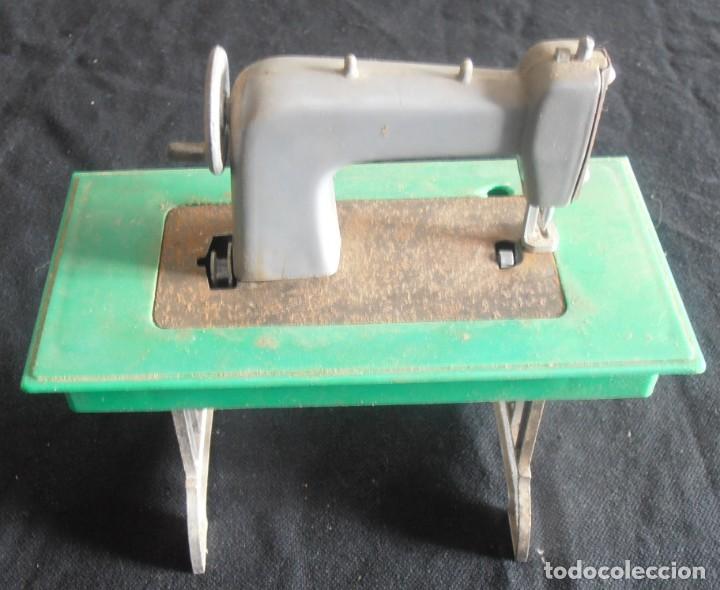 Juguetes antiguos Joal: maquina de coser marca joal - Foto 2