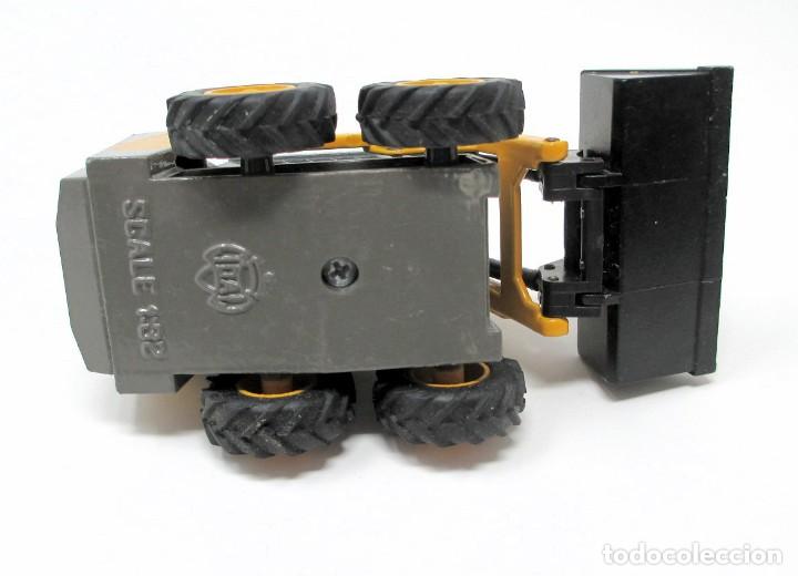 Juguetes antiguos Joal: Mini Cargadora MF de Joal - Escala 1/32 - Foto 5