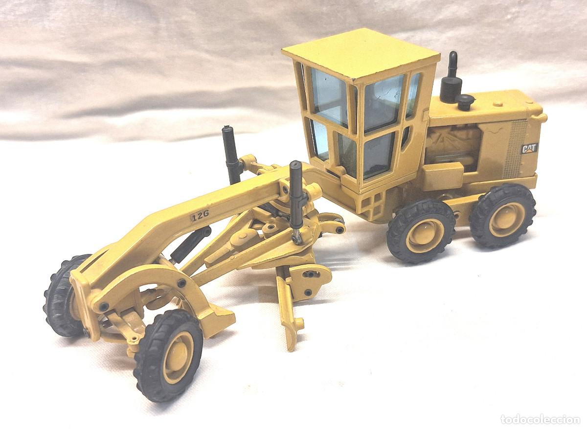 Juguetes antiguos Joal: Motoniveladora Caterpillar Ref. 217 de Joal