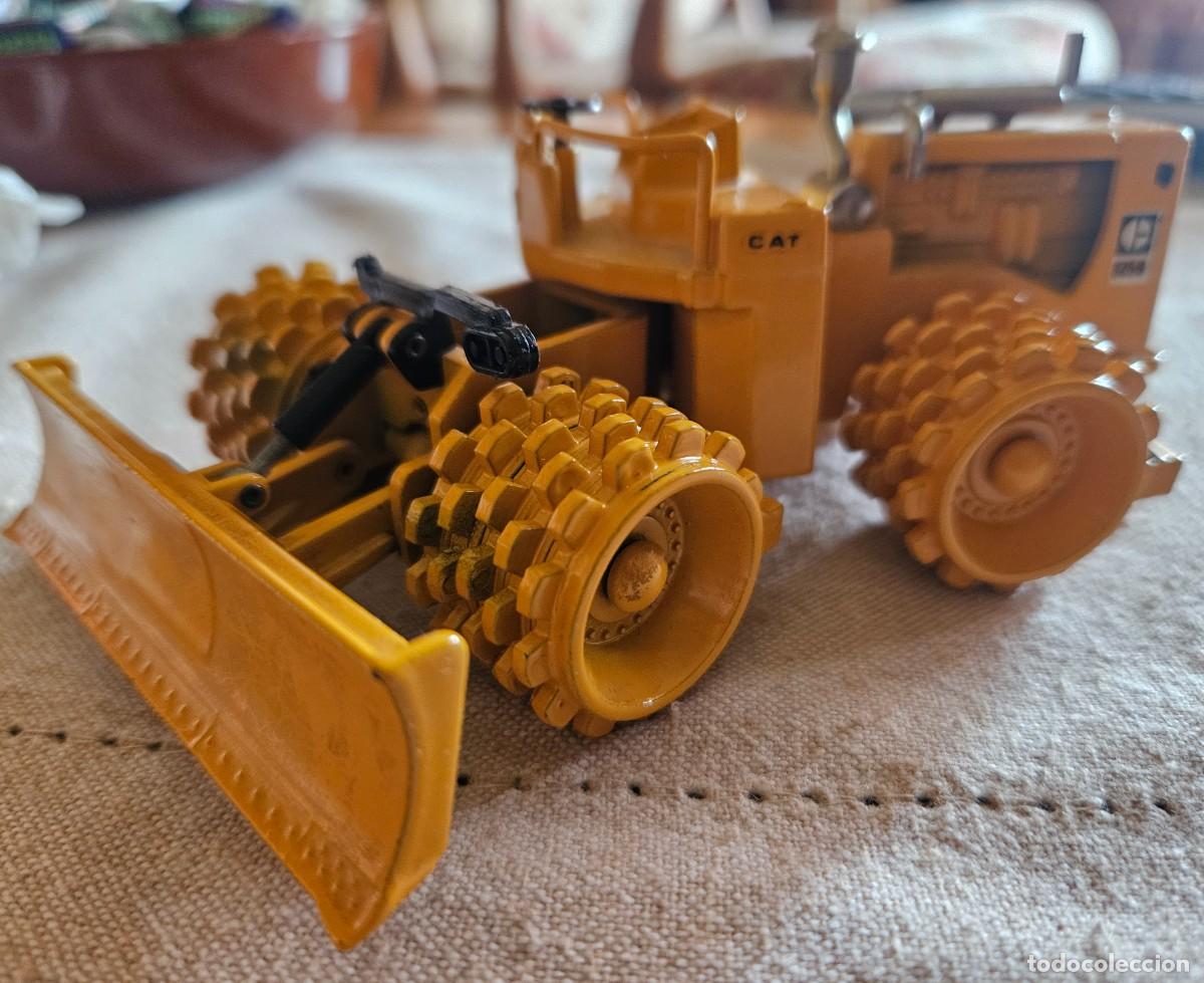 Juguetes antiguos Joal: Compactador Caterpillar 825B - marca Joal ref. n&deg; 218 - met&aacute;lico finales de los 80