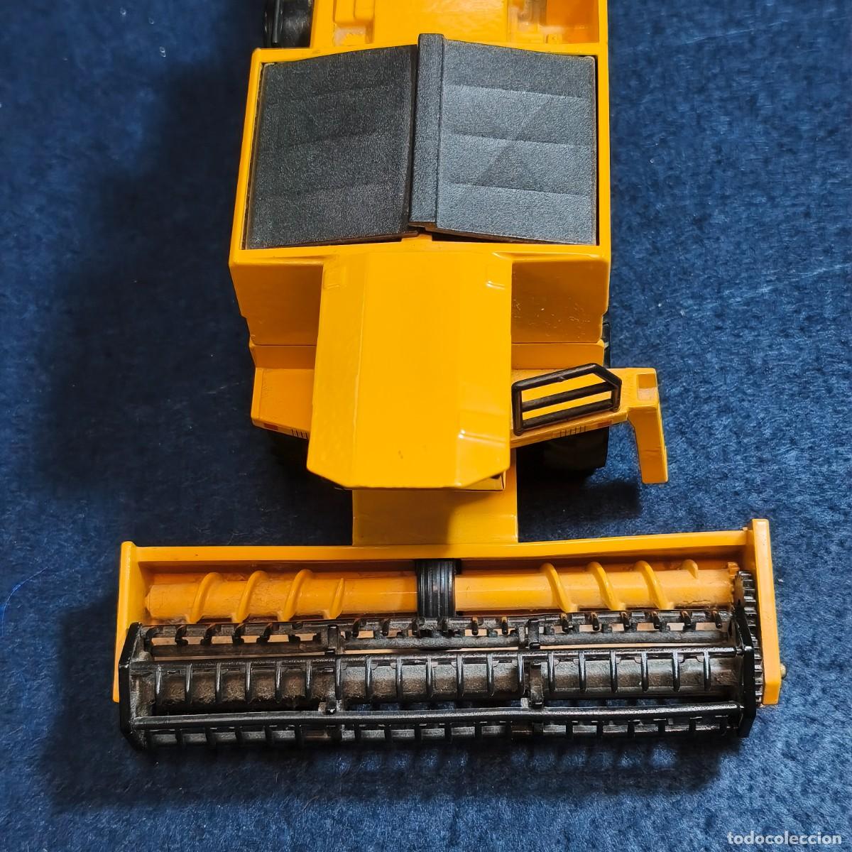 Joal Old Toys: COSECHADORA NEW HOLLABD TX 34. JOAL. ESCALA 1/42. METALICA. MED. 22 X 13 CMS