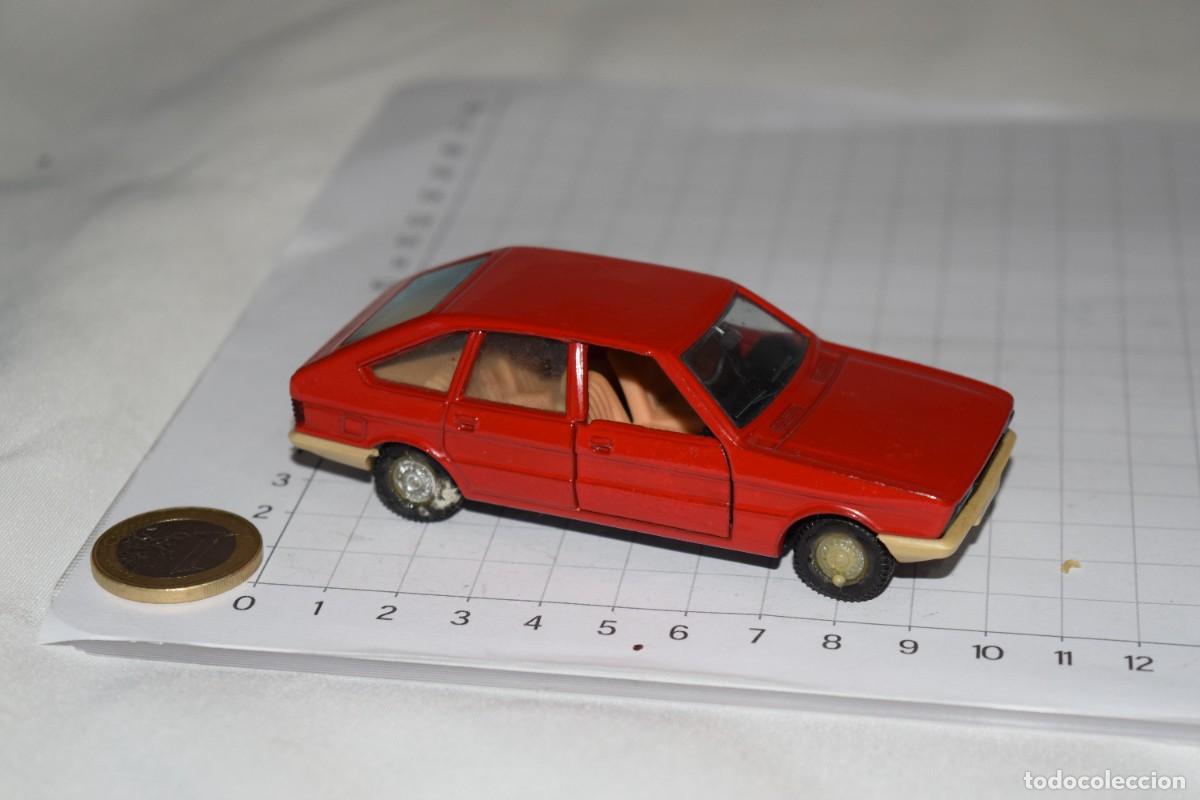 Juguetes antiguos Joal: Miniaturas JOAL - N&uacute;m. 128 / CHRYSLER 150, color rojo - Made In Spain - &iexcl;Mira fotos y detalles!