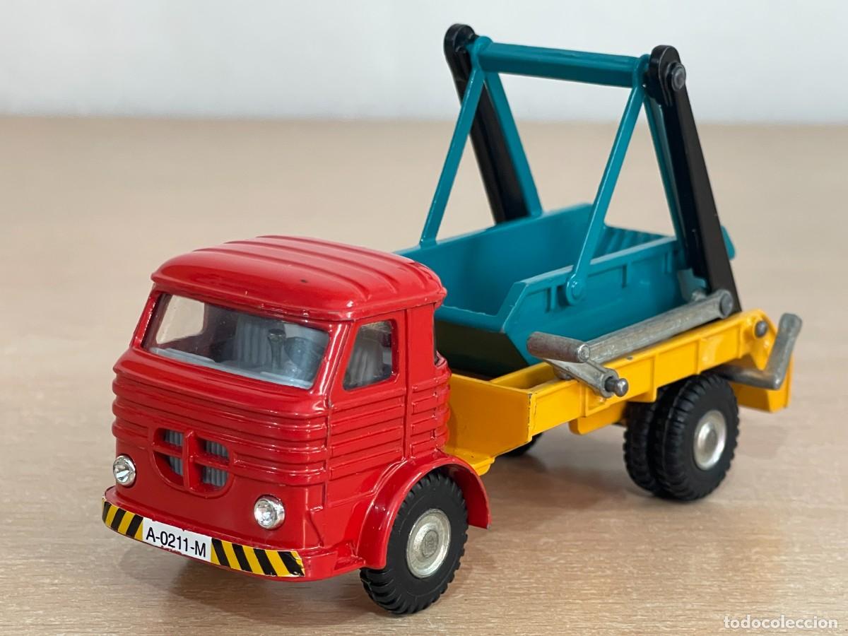 Altes Spielzeug Joal: 35- Joal Cami&oacute;n PEGASO Comet Portacontenedores rojo N&ordm; 211 Made in Spain 1:50 die-cast metal truck