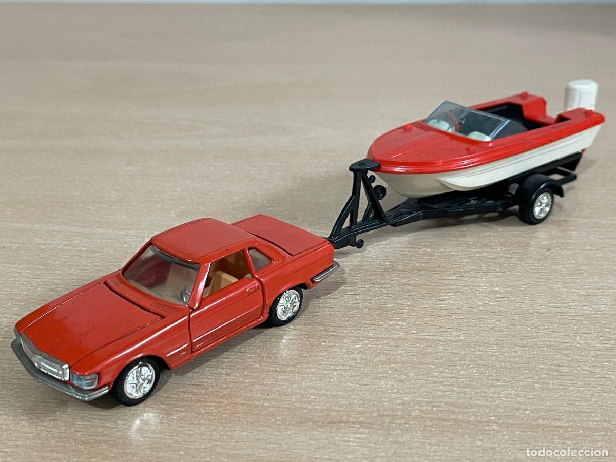 Juguetes antiguos Joal: 128- Miniaturas Joal antiguo coche MERCEDES-BENZ 350 SL rojo N&ordm; 124 1:43 + Remolque con Lancha 1:43