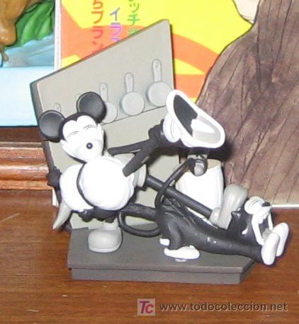 Juguetes antiguos y juegos de colecci&oacute;n: WALT DISNEY CLASSICS MICKEY MOUSE GACHAPOON diorama