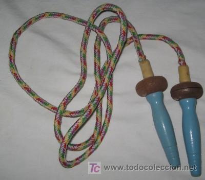 Juguetes antiguos y juegos de colecci&oacute;n: ANTIGUA COMBA DE MADERA CON SONIDO DE CAMPANILLA