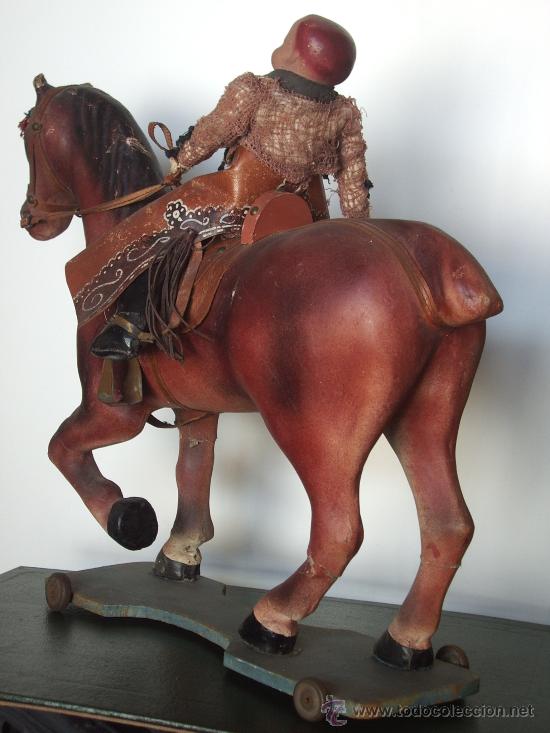 Juguetes antiguos y juegos de colecci&oacute;n: Antiguo  CABALLO de CART&Oacute;N con PERSONAJE.
