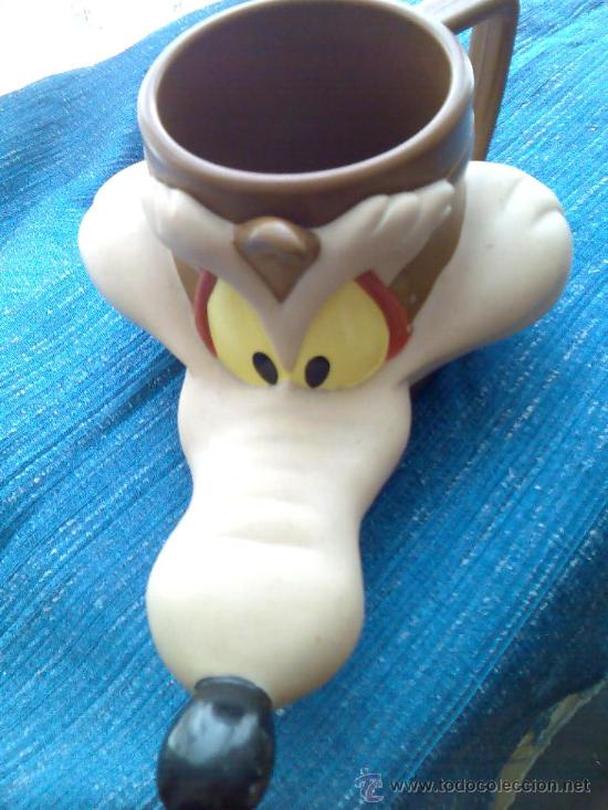 Juguetes antiguos y juegos de colecci&oacute;n: TAZA DE PL&Aacute;STICO GOMA, CON CABEZA DE DIBUJO ANIMADO.