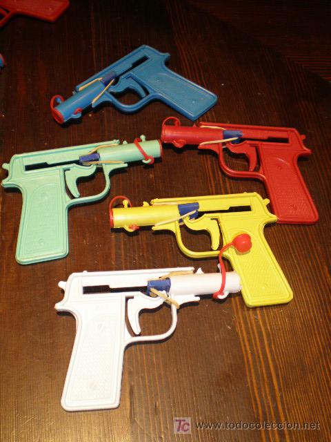 Juguetes antiguos y juegos de colecci&oacute;n: LOTE DE 25 PISTOLITAS A&Ntilde;OS 60