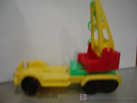 Juguetes antiguos y juegos de colecci&oacute;n: GRUA DE PLASTICO. - Foto 1