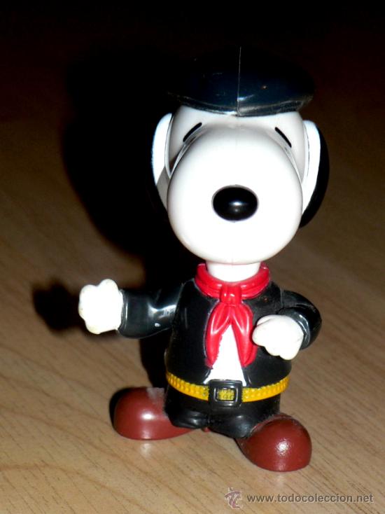 Juguetes antiguos y Juegos de colecci&oacute;n: MU&Ntilde;ECO DE SNOOPY VESTIDO DE ARGENTINO. 8 CENT&Iacute;METROS DE ALTO