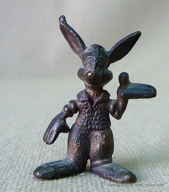 Juguetes antiguos y Juegos de colecci&oacute;n: FIGURA, FIGURA DE METAL, POSIBLEMENTE PREMIUM, CONEJO DE LA SUERTE, BUGS BUNNY , 2.5 CM