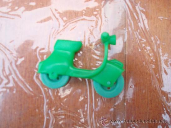 Juguetes antiguos y Juegos de colecci&oacute;n: CURIOSA VESPA DE PLASTICO JUGUETE DE KIOSCO A&Ntilde;OS 70.DIFICIL DE CONSEGUIR