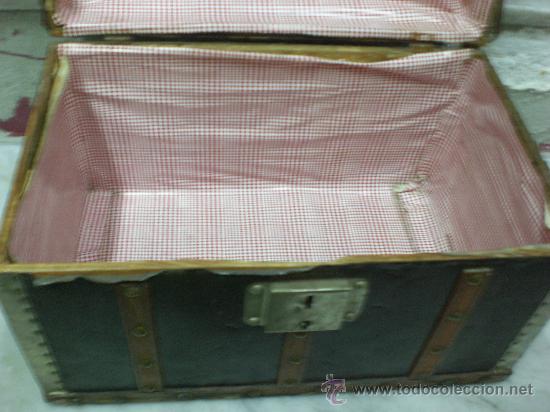 Juguetes antiguos y juegos de colecci&oacute;n: baul de mu&ntilde;eca - Foto 2