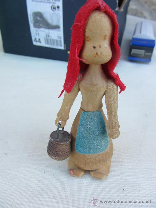 Jouets Anciens et Jeux de collection: antigua caperucita de madera 12 cms