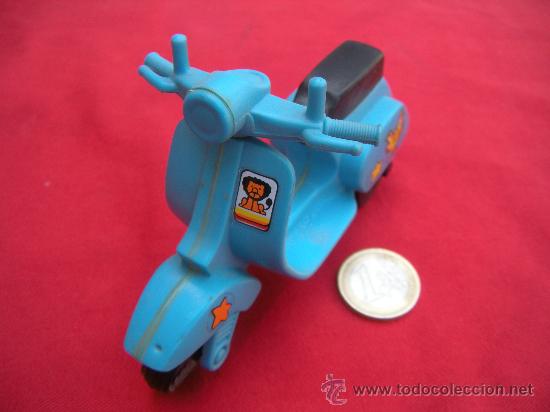 Juguetes antiguos y Juegos de colecci&oacute;n: MOTO VESPA DE JUGUETE