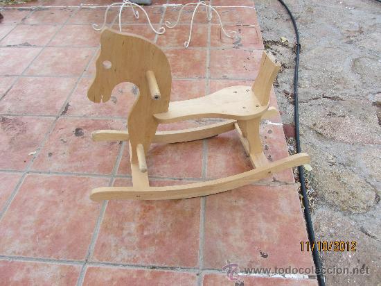 Juguetes antiguos y juegos de colecci&oacute;n: caballo de madera 78x58 cms - Foto 1