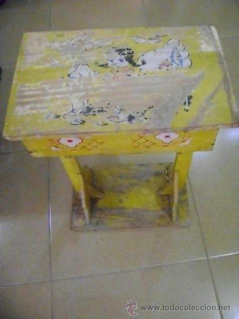Juguetes antiguos y juegos de colecci&oacute;n: Antigua mesa de juegos para restaurar