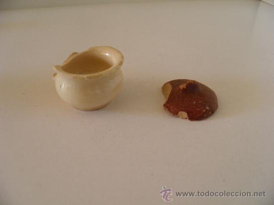 Juguetes antiguos y Juegos de colecci&oacute;n: Juguetes de cer&aacute;mica vidriada. Orinal y tapa. Orinal de de 2,6 cm. de altura.