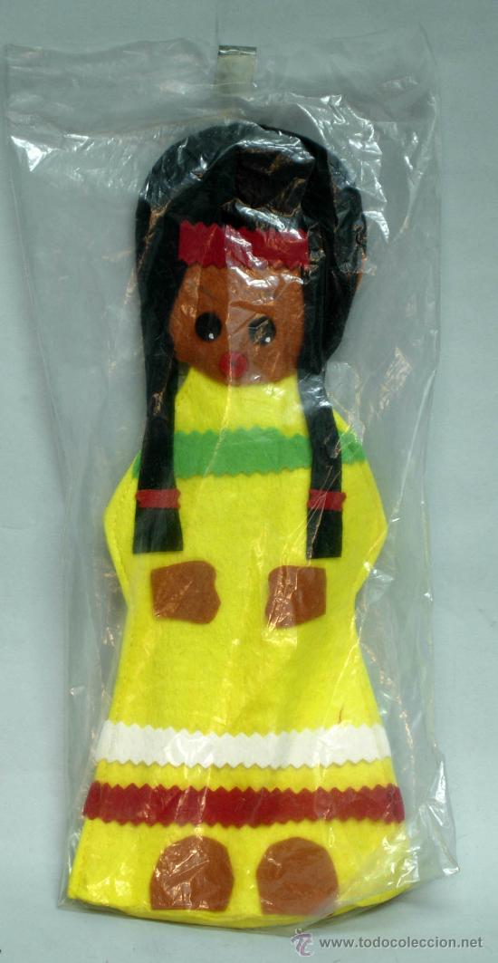 Altes Spielzeug und Spiele: Bolsa para guardar fieltro India vestido amarillo fabricado por Belmonte a&ntilde;os 70 nueva