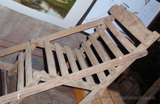 Juguetes antiguos y juegos de colecci&oacute;n: Columpio doble de madera. - Foto 2