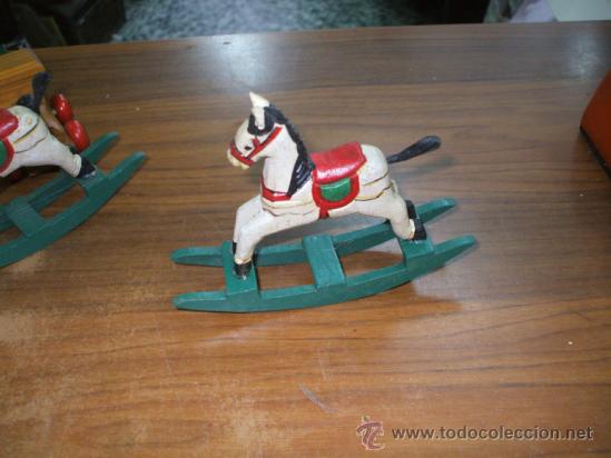 Juguetes antiguos y juegos de colecci&oacute;n: caballito balancin madera ,a&ntilde;os 80 ,mide sobre 15 centim